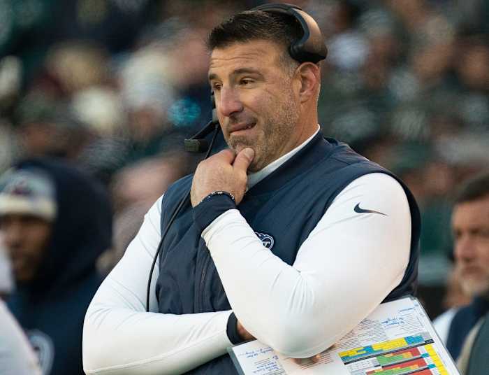 Tennessee Titans head coach Mike Vrabel looks to the field during the fourth quarter of the game against the Philadelphia Eagles at Lincoln Financial Field Sunday, Dec. 4, 2022, in Philadelphia, Pa.